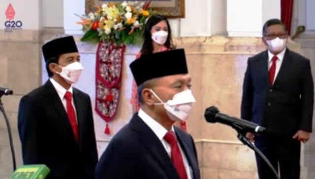 Jokowi Lantik Zulkifi Hasan