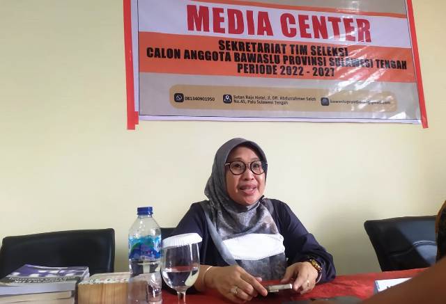 Ratna Dewi 2 Ratna Dewi Petalolo