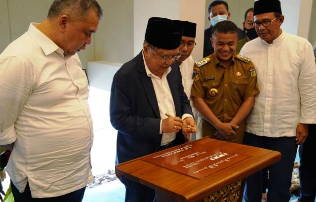 Jusuf Kalla Resmikan Masjid Masjid Islamic Center Mamboro