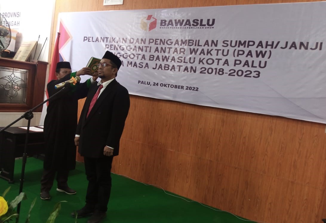Fery Resmi Jabat Komisioner Bawaslu Kota Palu Fery Resmi Jabat Komisioner Bawaslu Kota