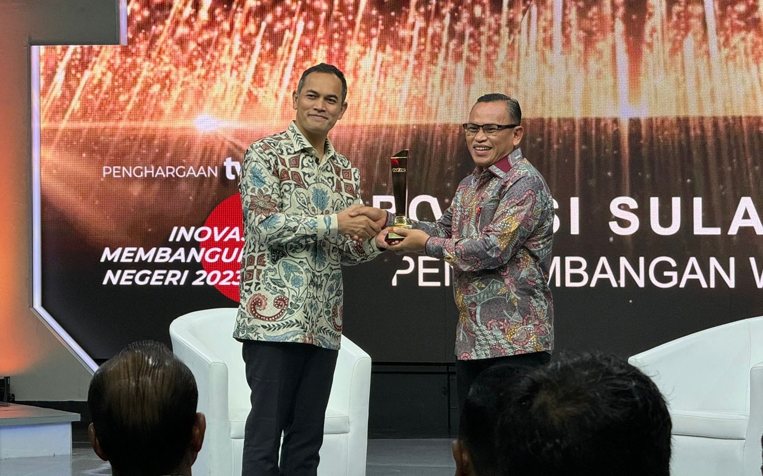 Gubernur Sulteng Terima Awards