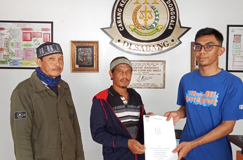 Jual-Beli-Alat-Pemanen-Padi-Oknum-Staf-Pendamping-Anggota-DPRD-Sulteng-Dilaporkan-ke-Kejaksaan Jual Beli Alat Pemanen Padi Oknum Staf Pendamping Anggota DPRD Sulteng Dilaporkan ke Kejaksaan